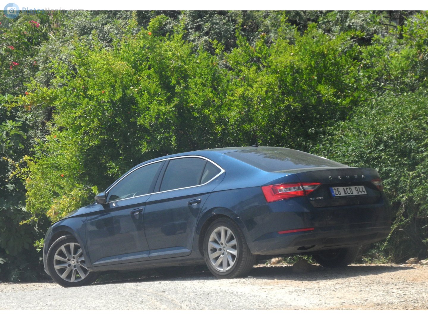 26 ACD 944, Skoda Superb 