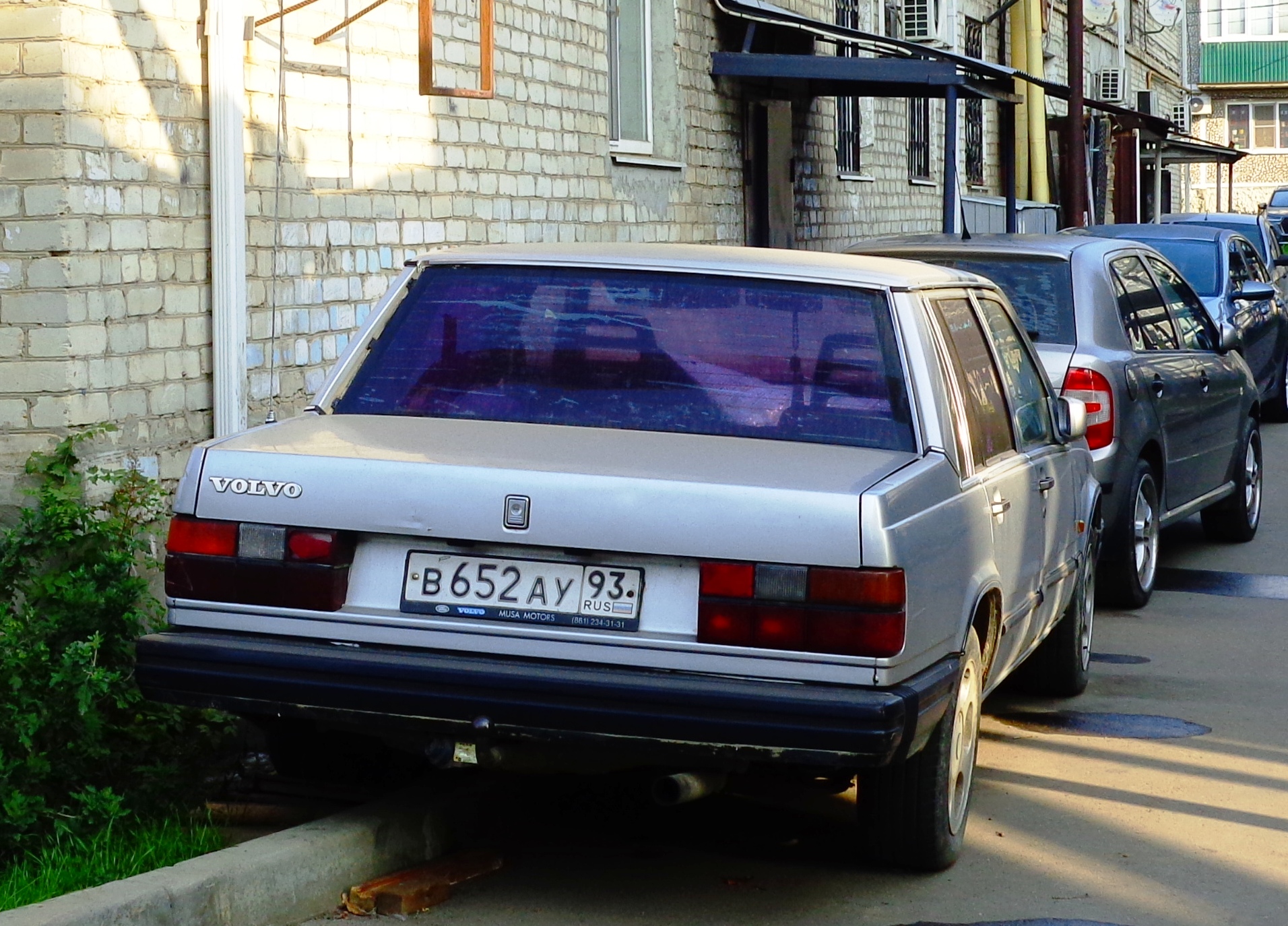 в 652 ау 93, Volvo 740 1st gen Sedan (744), 1984–1989
