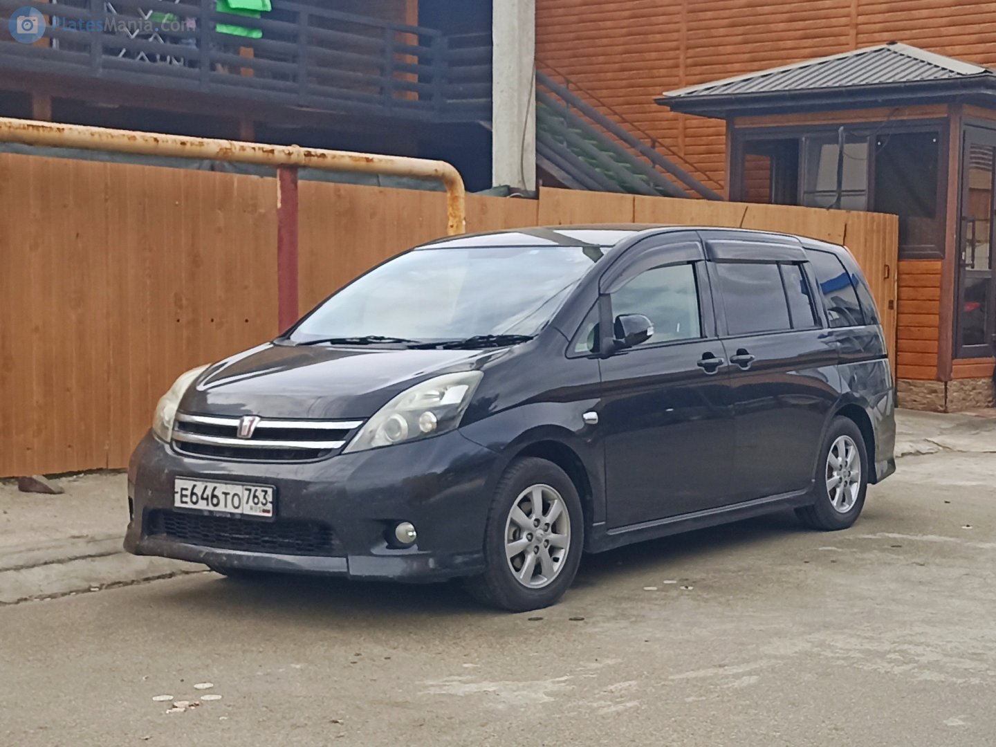 е 646 то 763, Toyota Isis 1st gen (AM10), 2004–2017