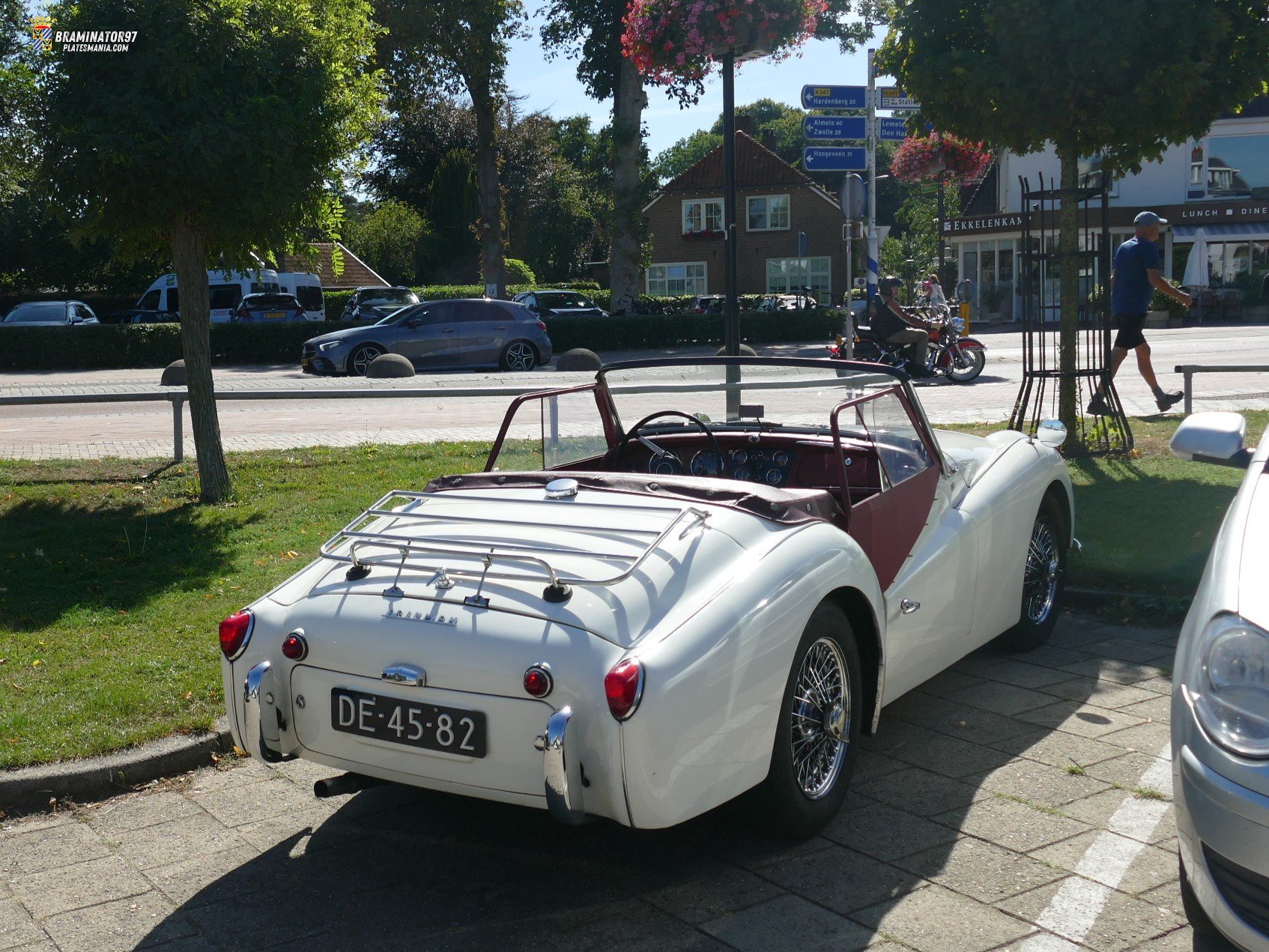 DE-45-82, Triumph TR3 