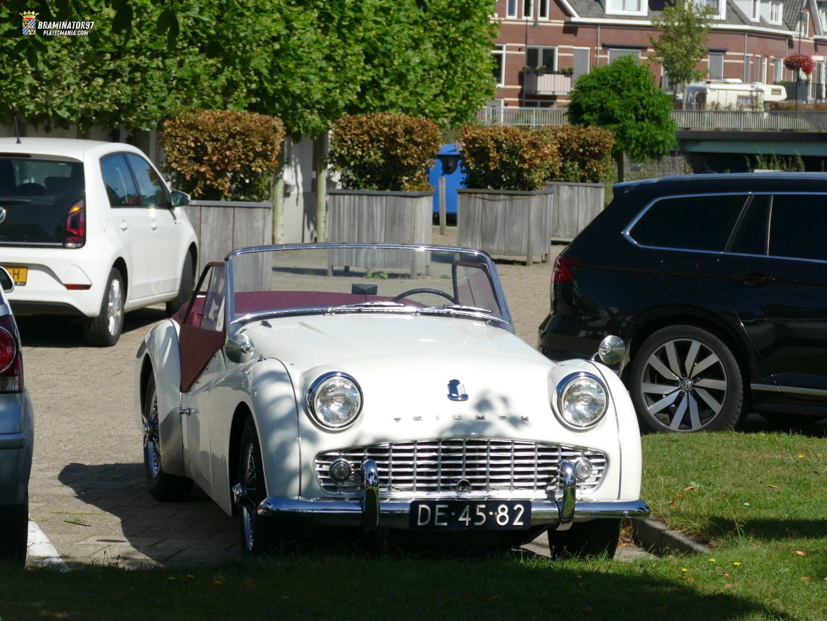 DE-45-82, Triumph TR3 