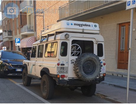 PR 586646, Land Rover Defender