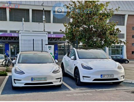 BR CR860, Tesla Model Y