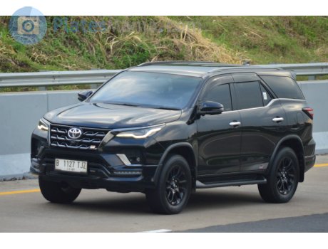 B 1127 TJZ, Toyota Fortuner