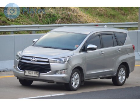 B 1039 UMG, Toyota Innova