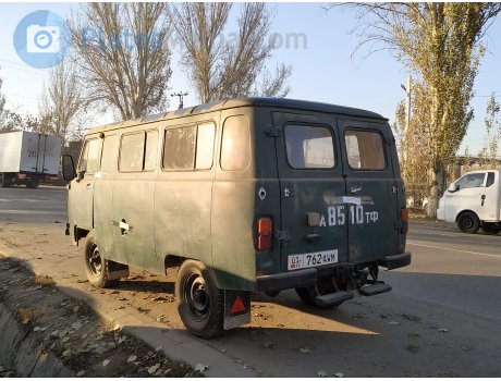 01 762 AWM, UAZ 452