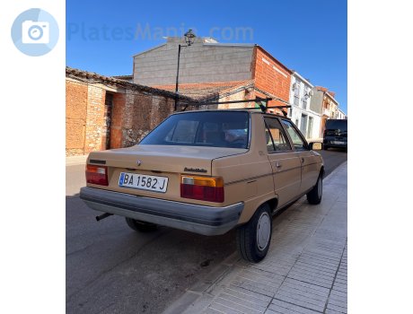 BA 1582 J, Renault 9