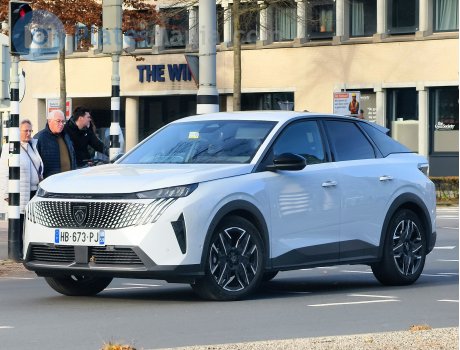 HB-673-PJ, Peugeot 3008