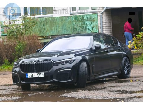 GB-999, BMW 7 Series