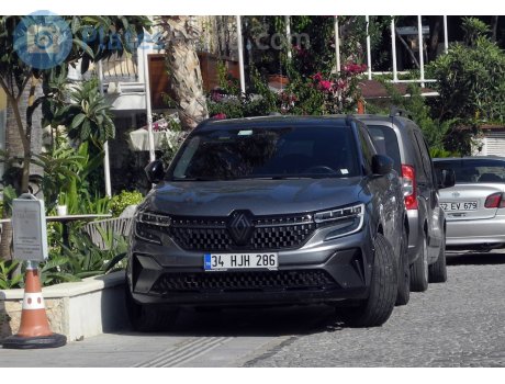 34 HJH 286, Renault Austral