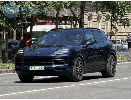 AI CS-247, Porsche Cayenne