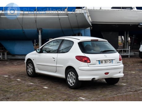 AK-361-CV, Peugeot 206