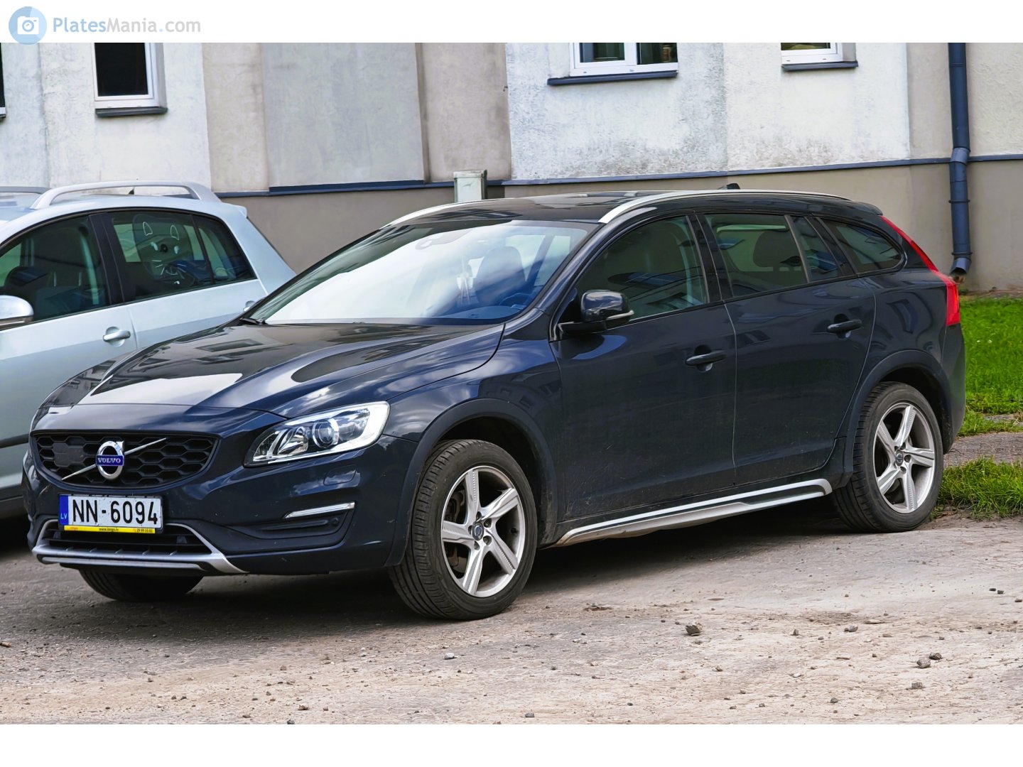 NN-6094, Volvo V60 1st gen Cross Country (155/157), 2015–2018