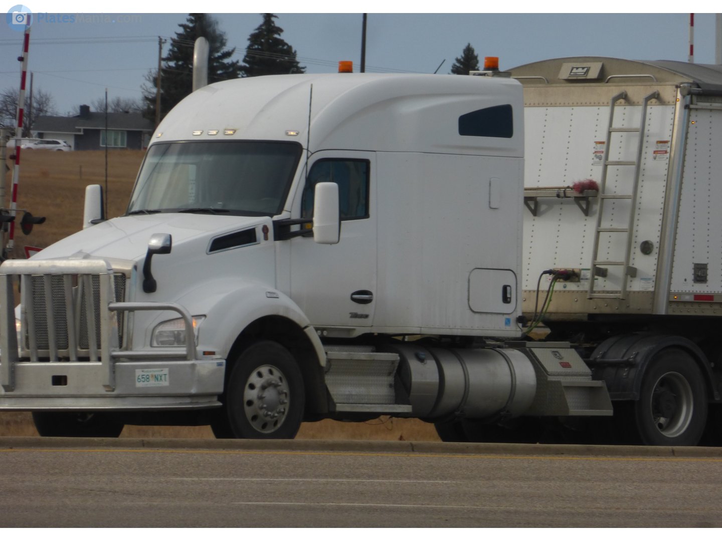 658 NXT, Kenworth T880 