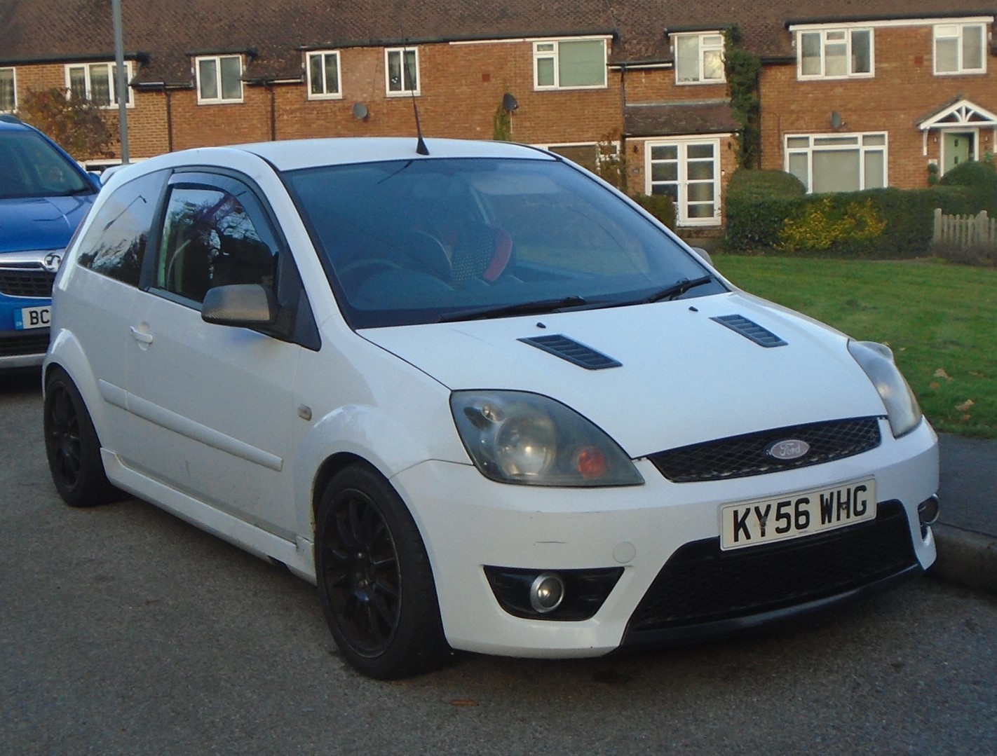 KY56WHG, Ford Fiesta 5th gen 3-door Hatch (B257), 1st facelift, 2005–2008