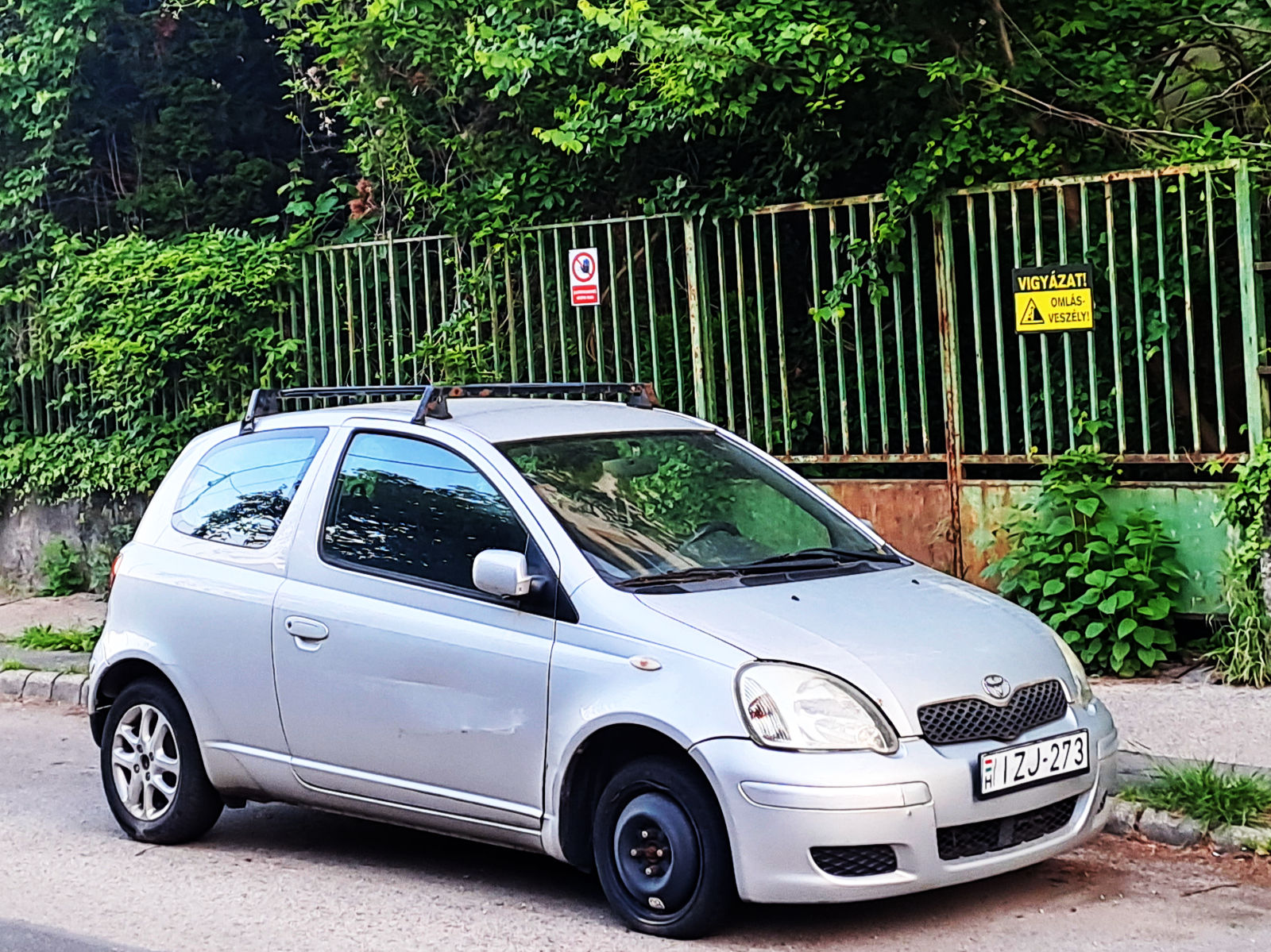 IZJ-273, Toyota Yaris 1st gen 3-door Hatch (XP10), 1999–2005