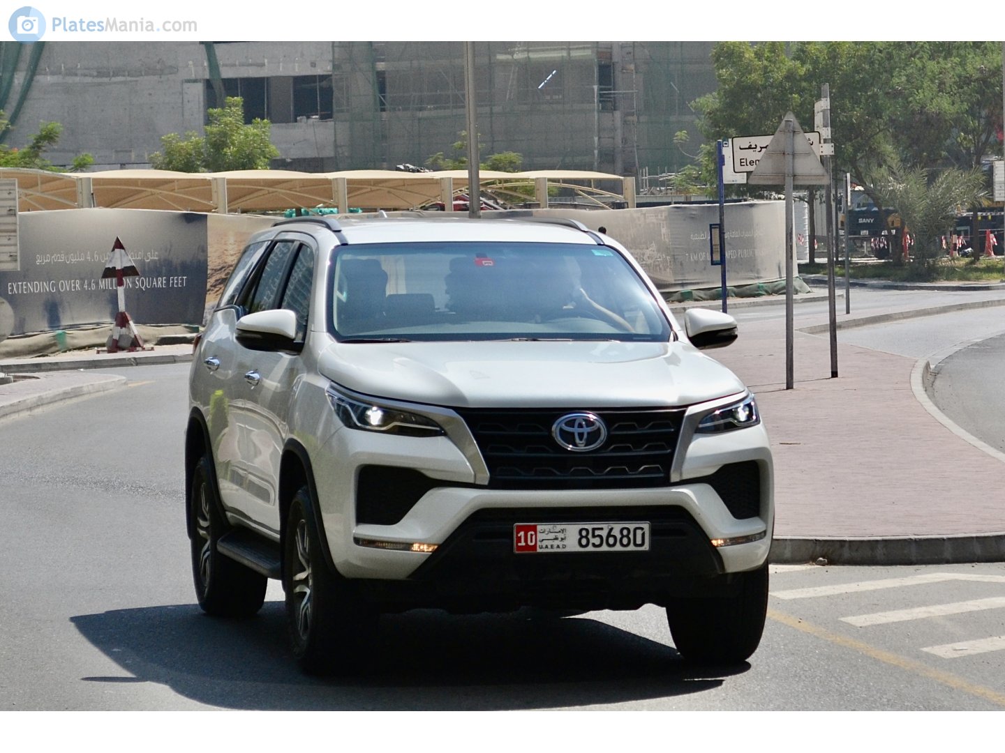 10 85680, Toyota Fortuner 