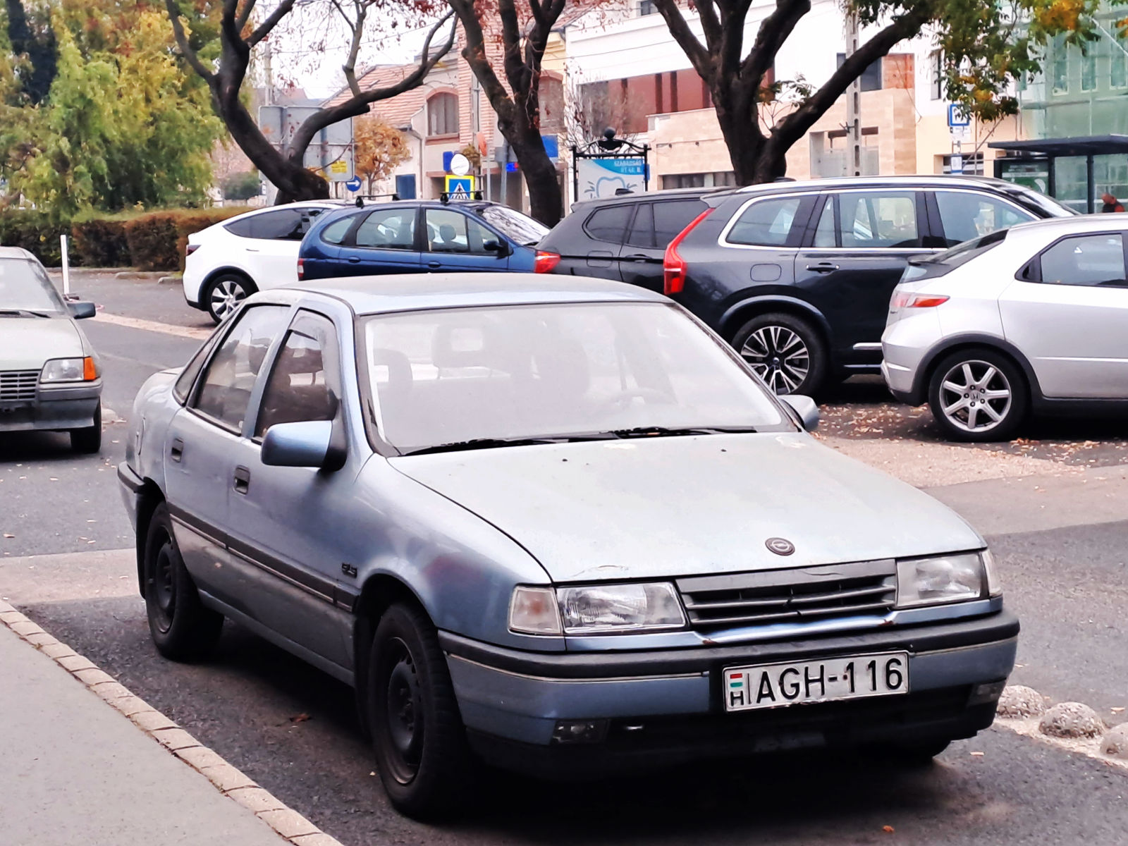AGH-116, Opel Vectra 1st gen Sedan (A; J89), 1988–1995