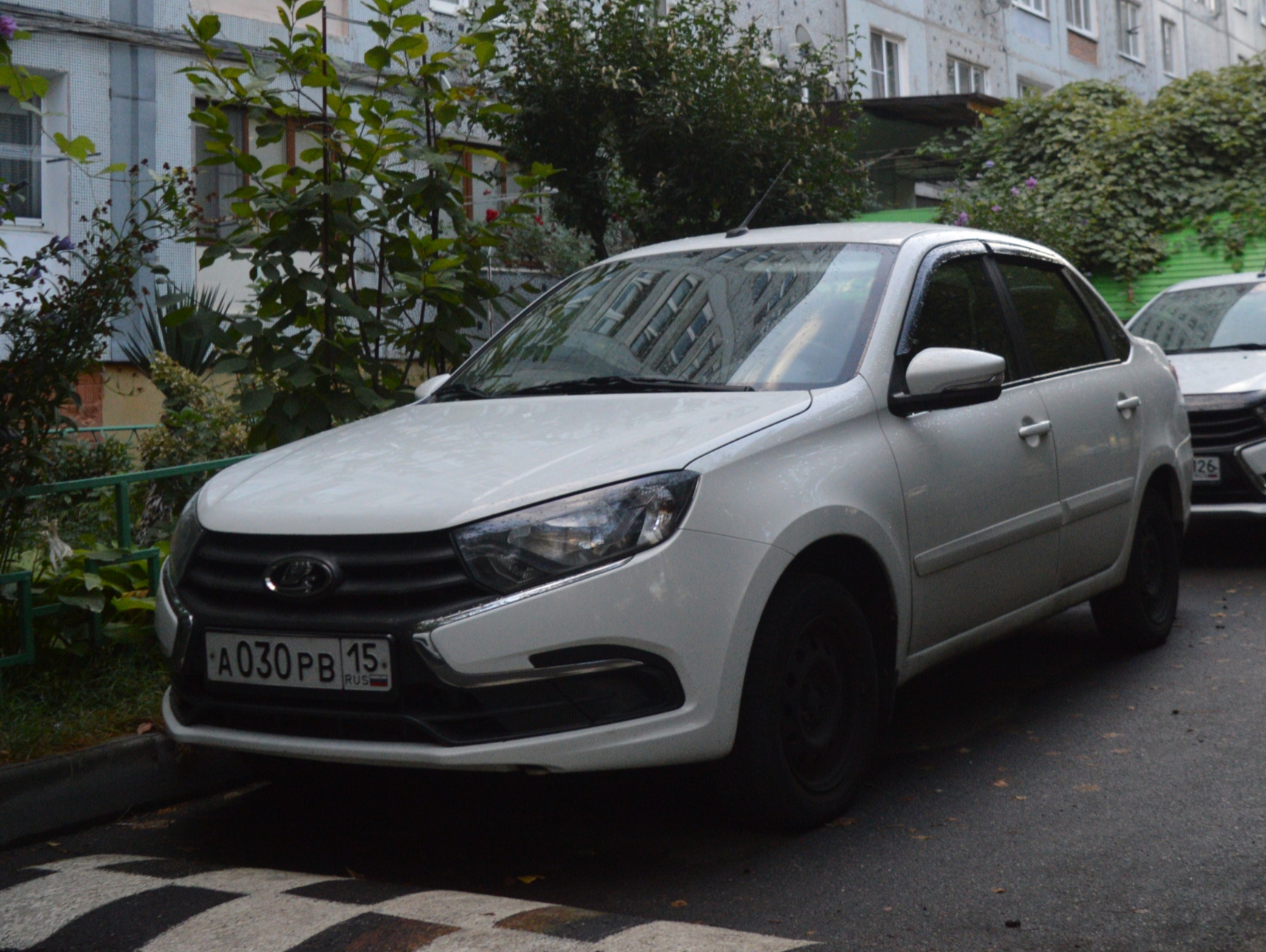 а 030 рв 15, Lada (VAZ) 2190 Granta 