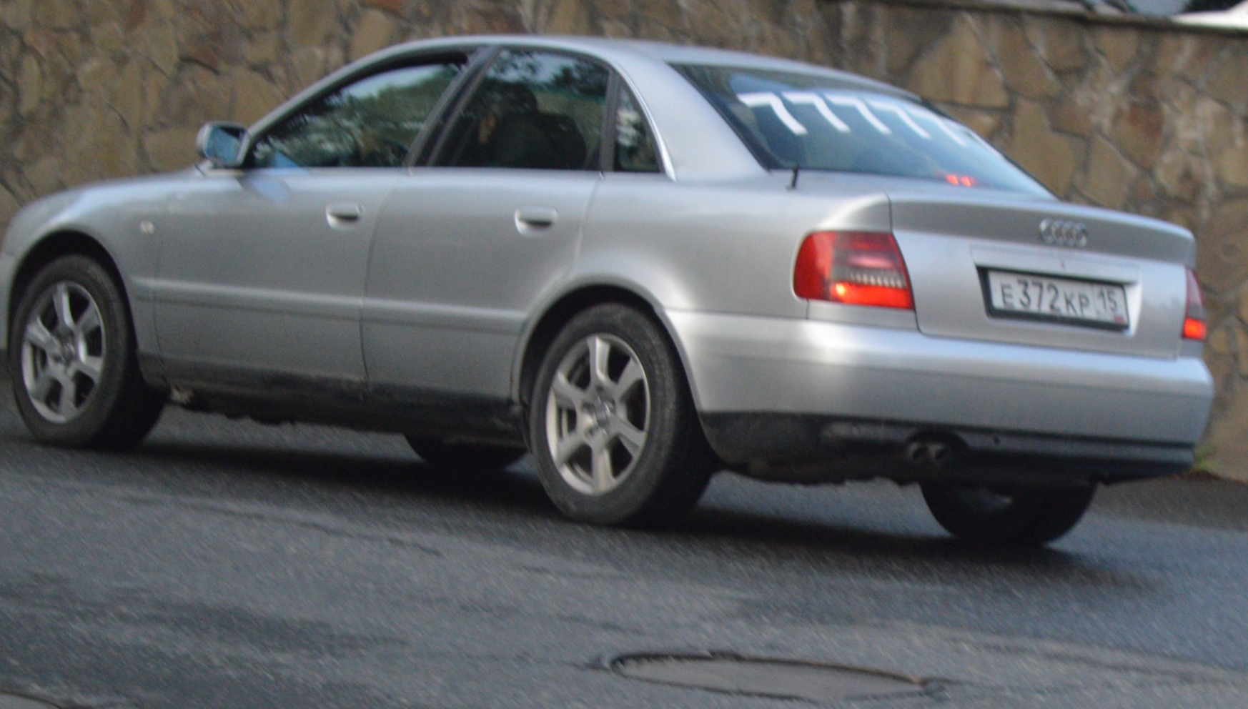 е 372 кр 15, Audi A4 