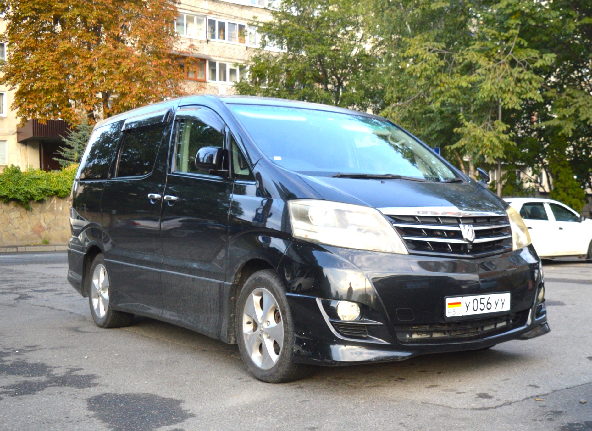 у 056 уу, Toyota Alphard 