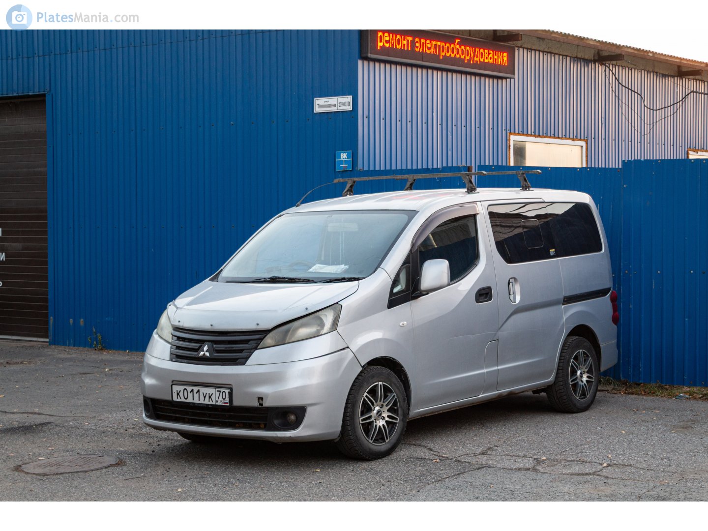 к 011 ук 70, Mitsubishi Delica Van, 2011­–2019 (rebadged Nissan NV200)