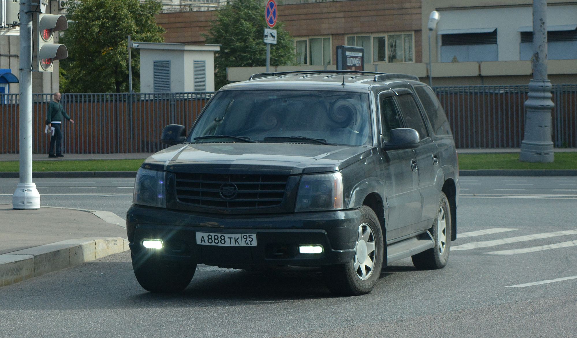 а 888 тк 95, Cadillac Escalade 2nd gen (GMT820), 2001–2006