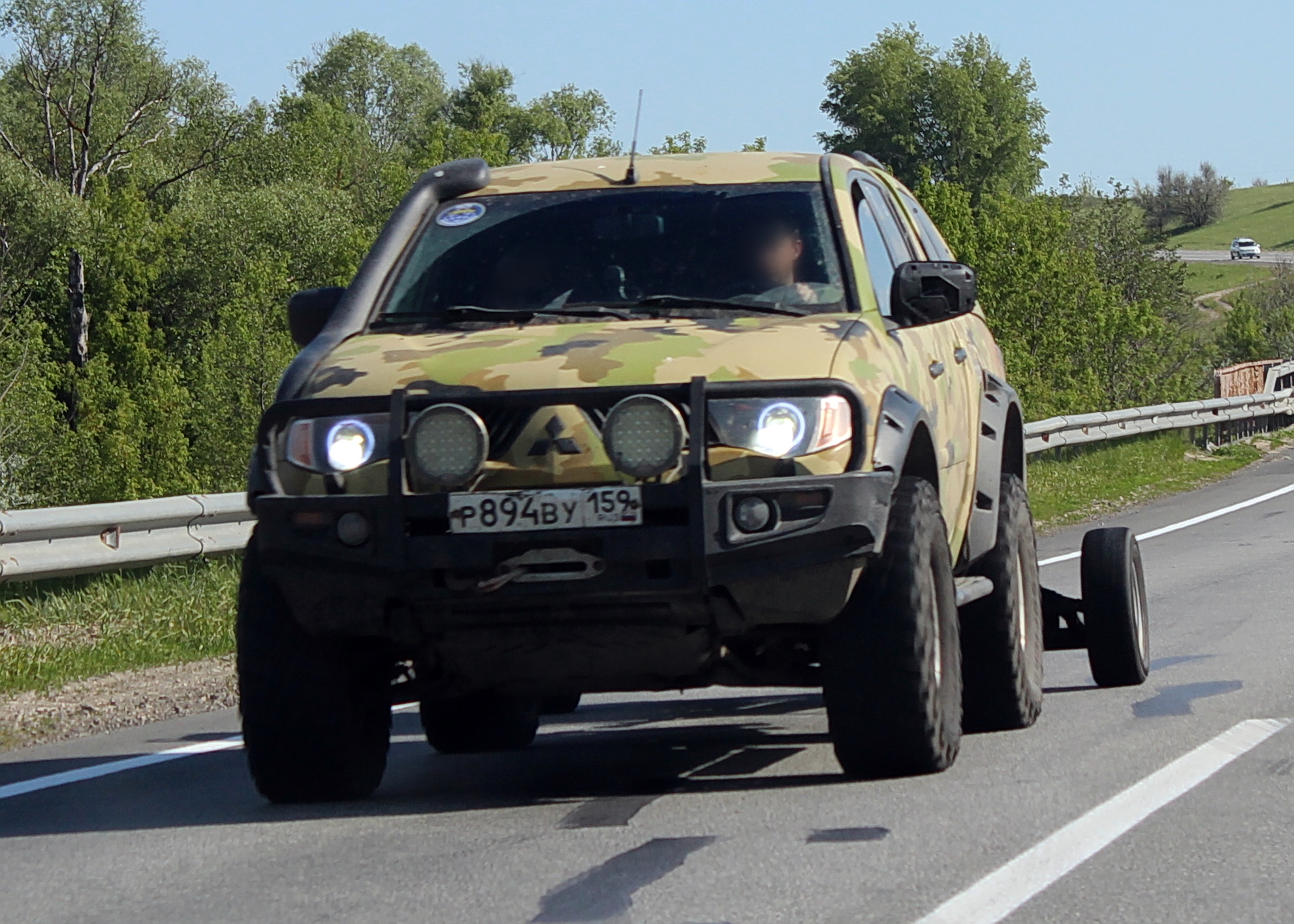 р 894 ву 159, Mitsubishi L200 