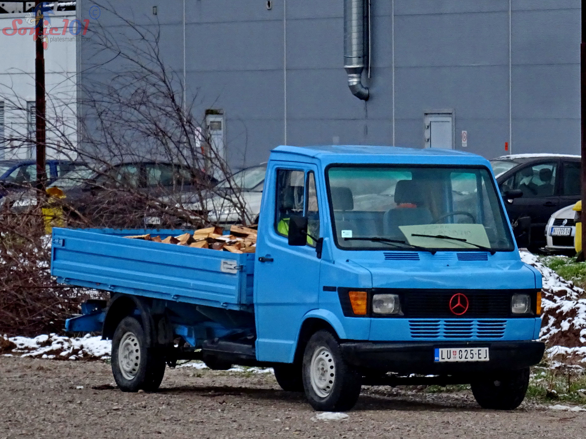 LU 025-EJ, Mercedes-Benz T1 1st gen (601/602/611), 1976–1996