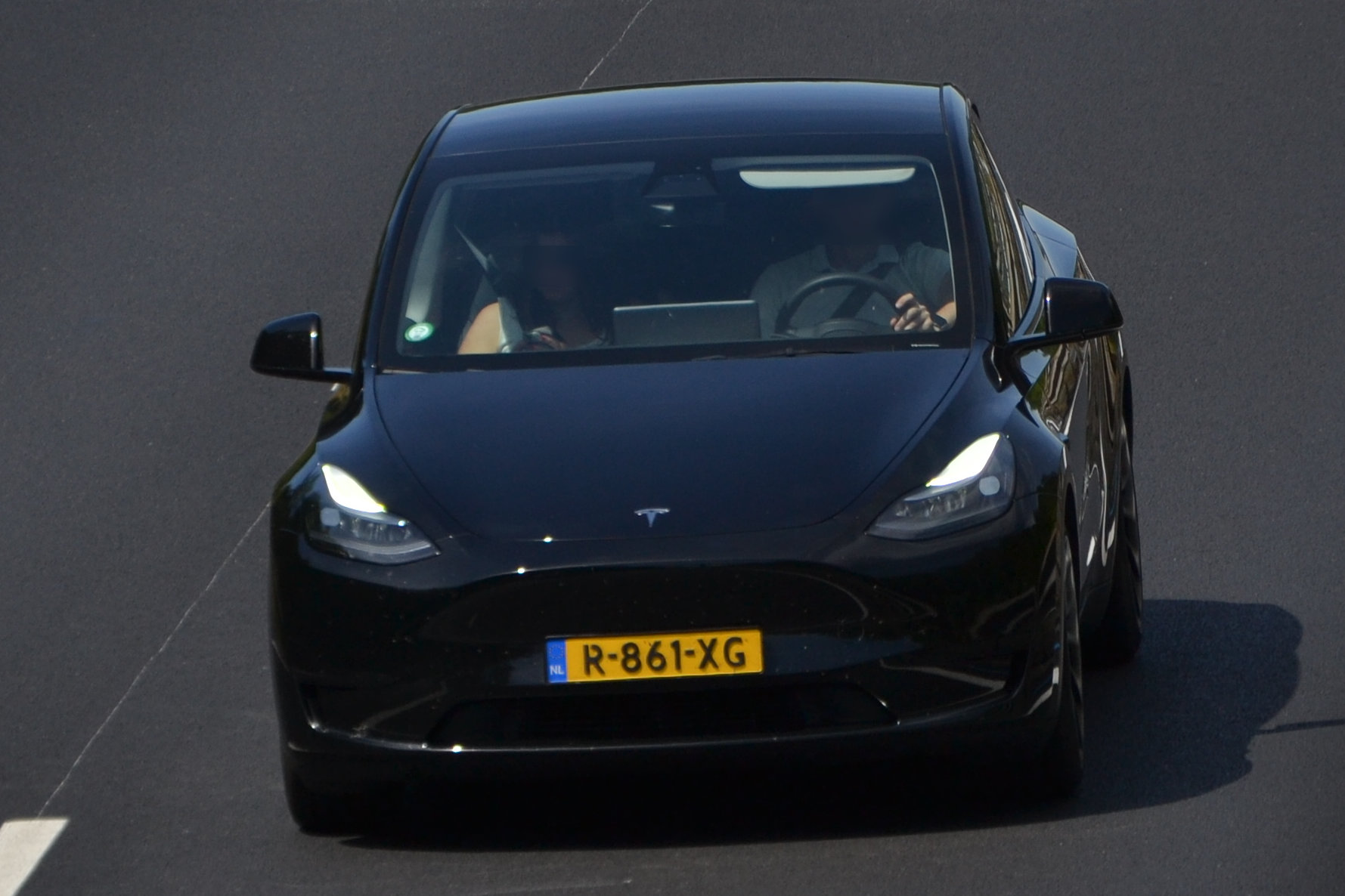 R-861-XG, Tesla Model Y 1st gen (5YJY), 2020–2025