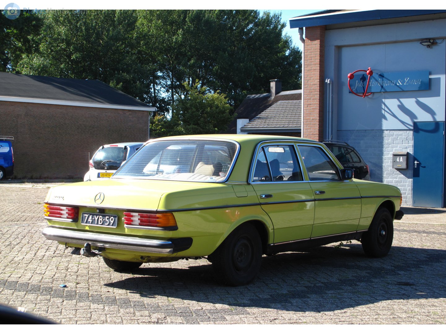 74-YB-59, Mercedes-Benz E-Klasse 200–300 Sedan (W123), 1975­–1986