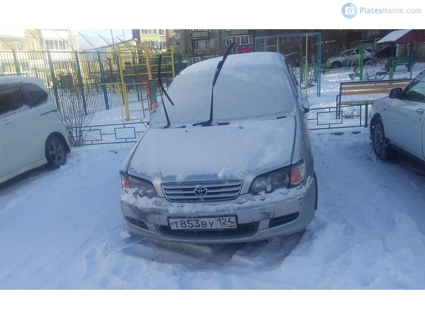 т 852 ву 124, Toyota Ipsum 1st gen (M10), 1996–2001