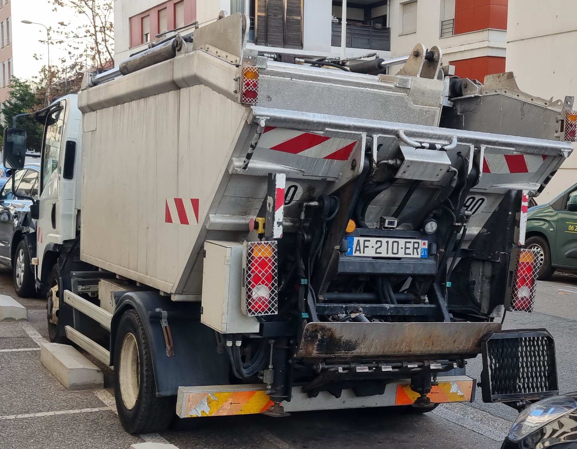 AF-210-ER, Isuzu N-Series 