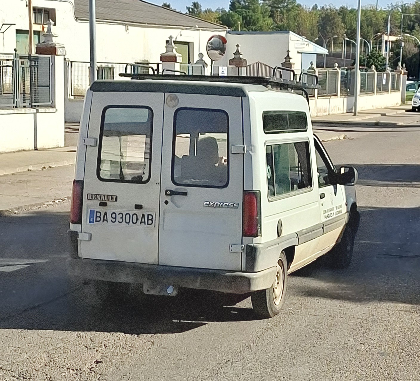 BA 9300 AB, Renault Express 1st gen (F40/K40), 1985–2000 (–2002 for LATAM-market)