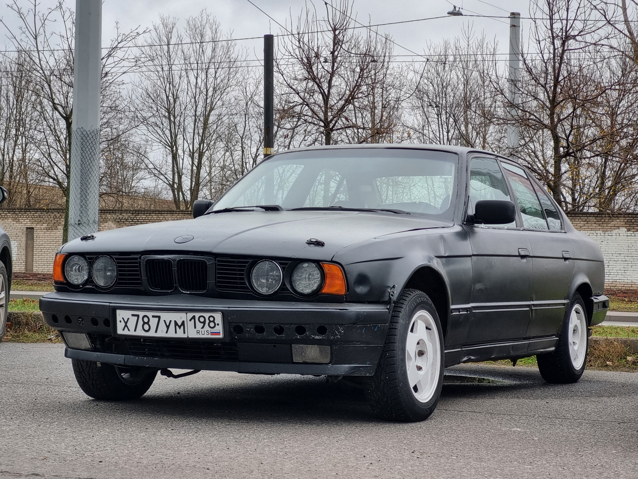 х 787 ум 198, BMW 5 Series 3rd gen Sedan (E34), 1988–1995