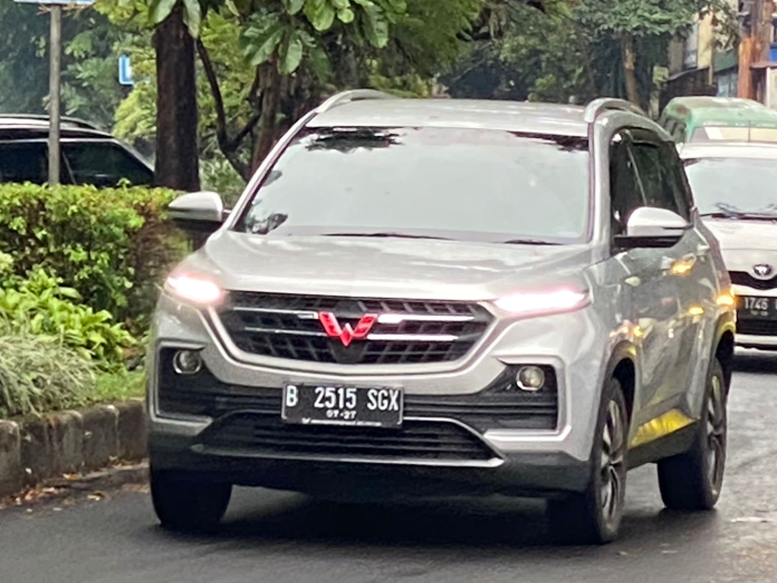 B 2515 SGX, Wuling Almaz 