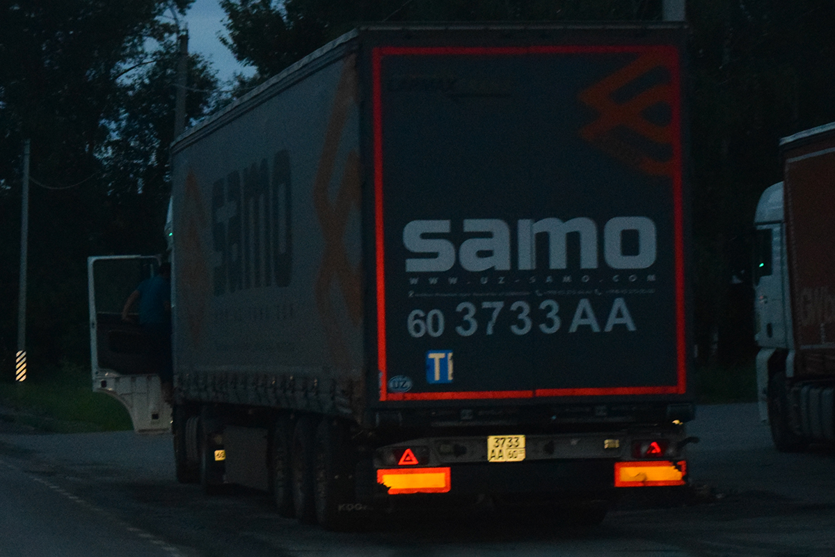 3733 AA 60, Trailers 