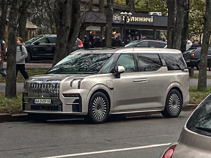 AA 3439 YB, Zeekr 009 1st gen, 2023–