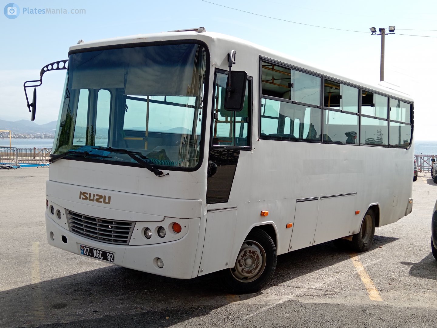 07 NGC 82, Isuzu Roybus 
