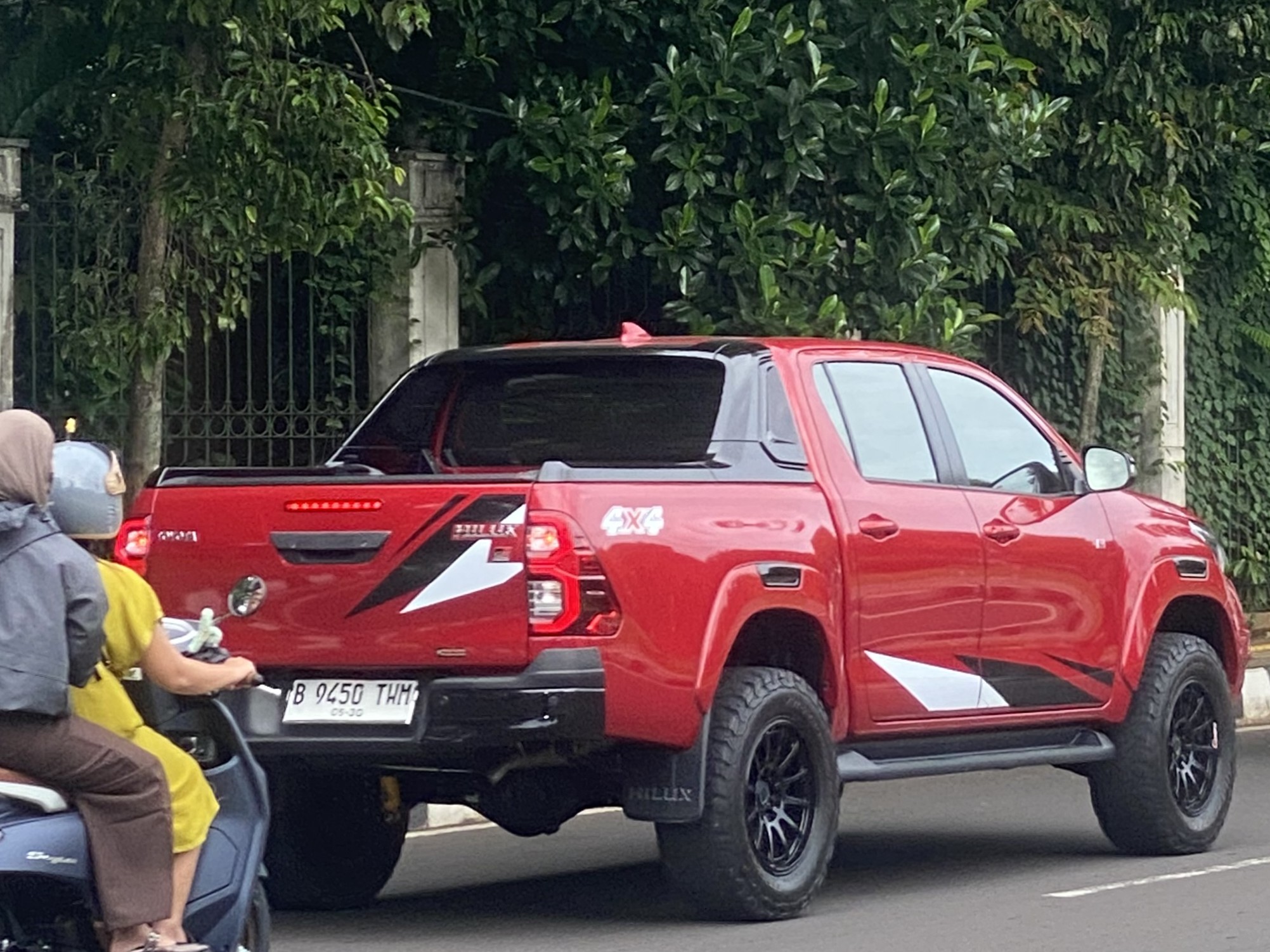 B 9450 TWM, Toyota Hilux 8th gen (AN120/AN130), 2015–