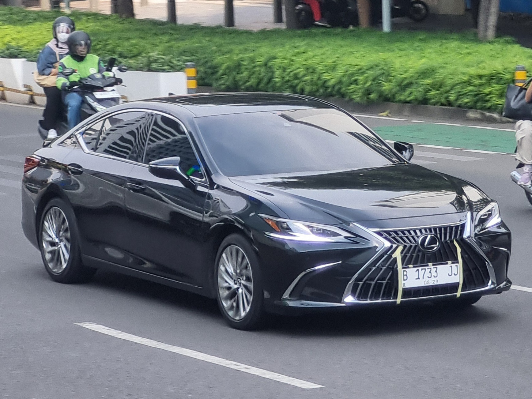 B 1733 JJ, Lexus ES 7th gen (XZ10), 2018–