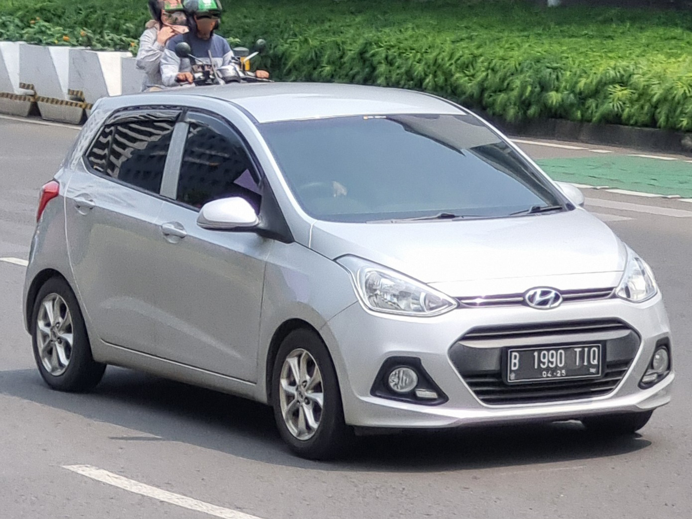 B 1990 TIQ, Hyundai i10 2nd gen (Grand i10) Hatch (IA/BA), 2013–2017