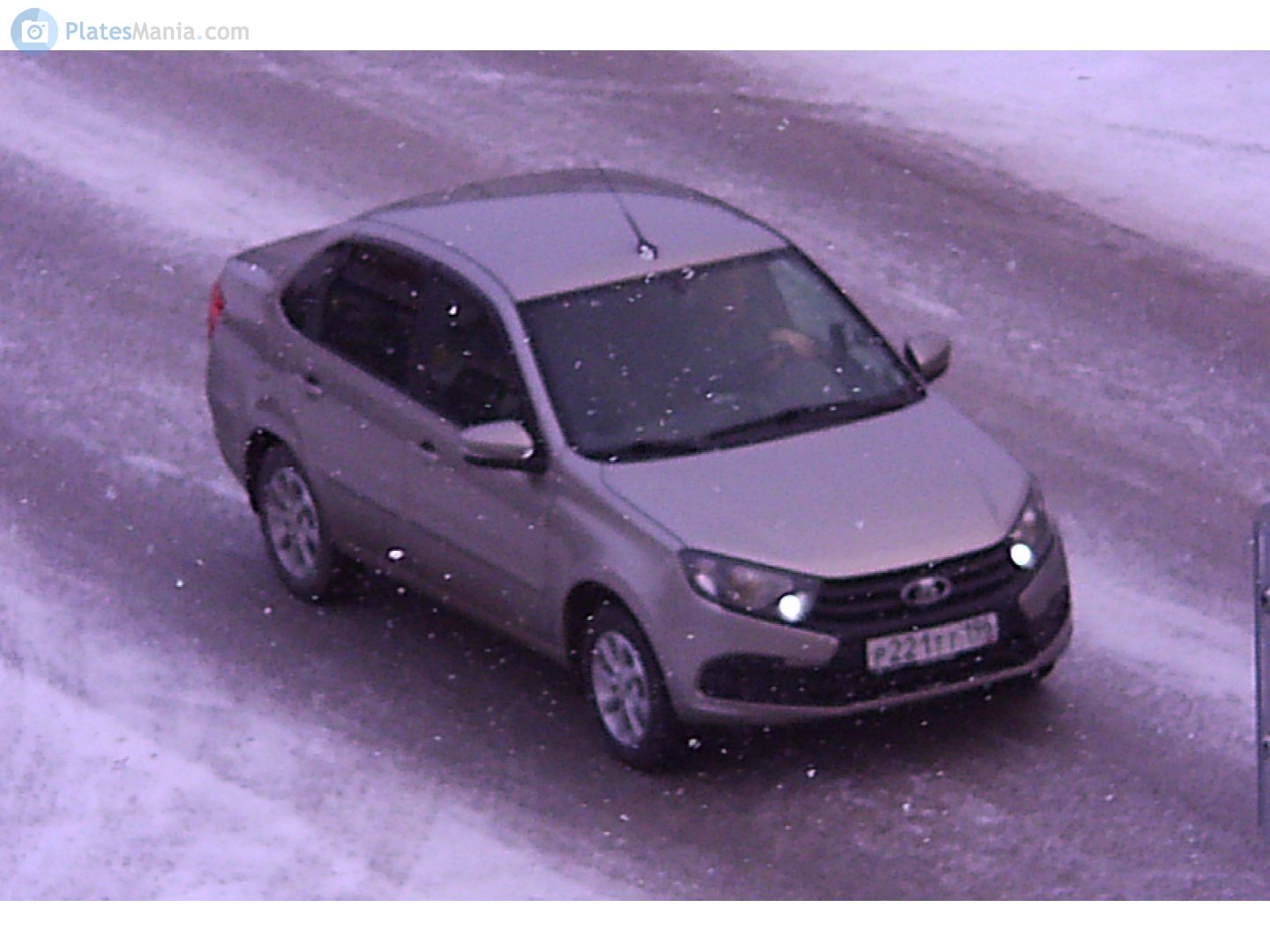 р 221 тт 196, Lada (VAZ) 2190 Granta 