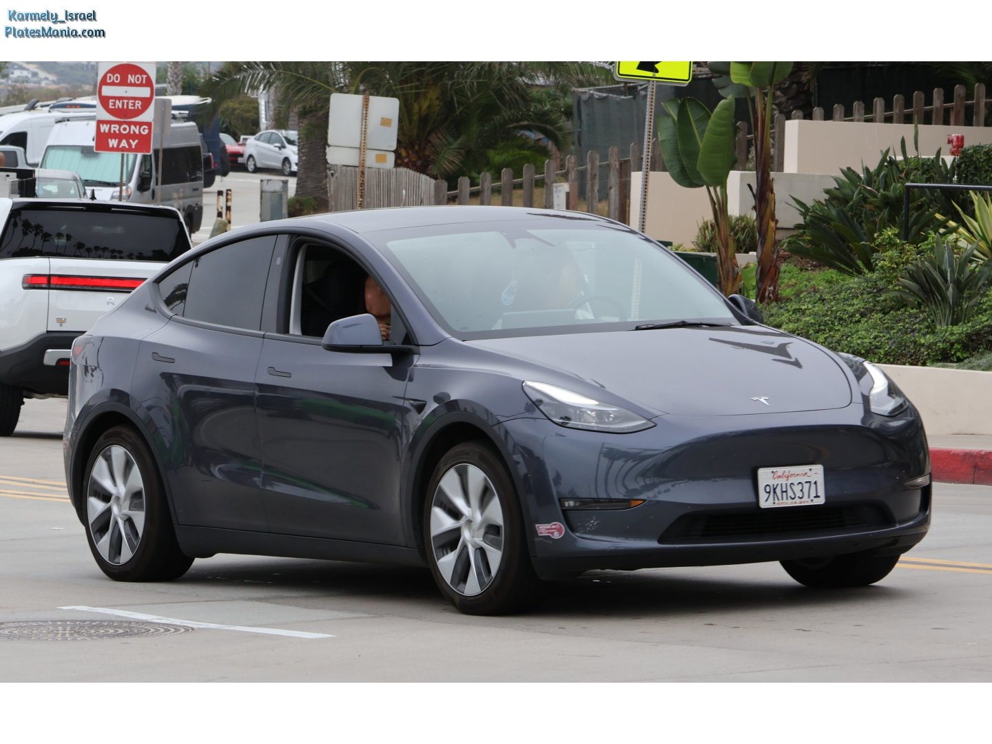 9KHS371, Tesla Model Y 1st gen (5YJY), 2020–2025