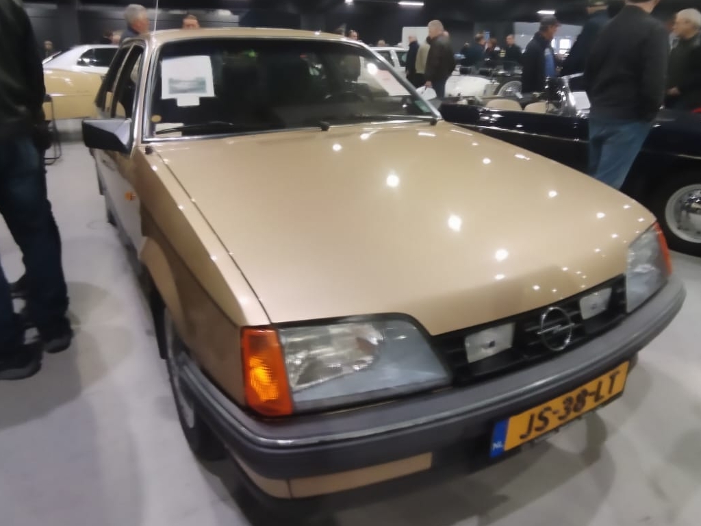 JS-38-LT, Opel Rekord 5th gen Sedan (E2), facelift, 1982–1986