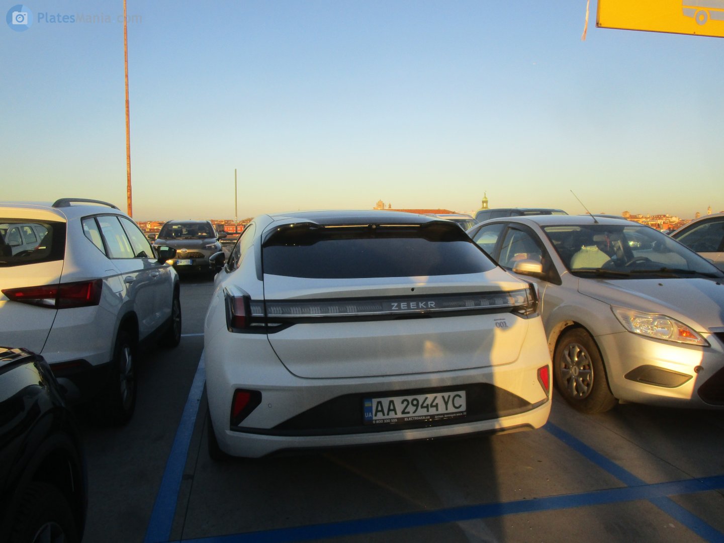 AA 2944 YC, Zeekr 001 