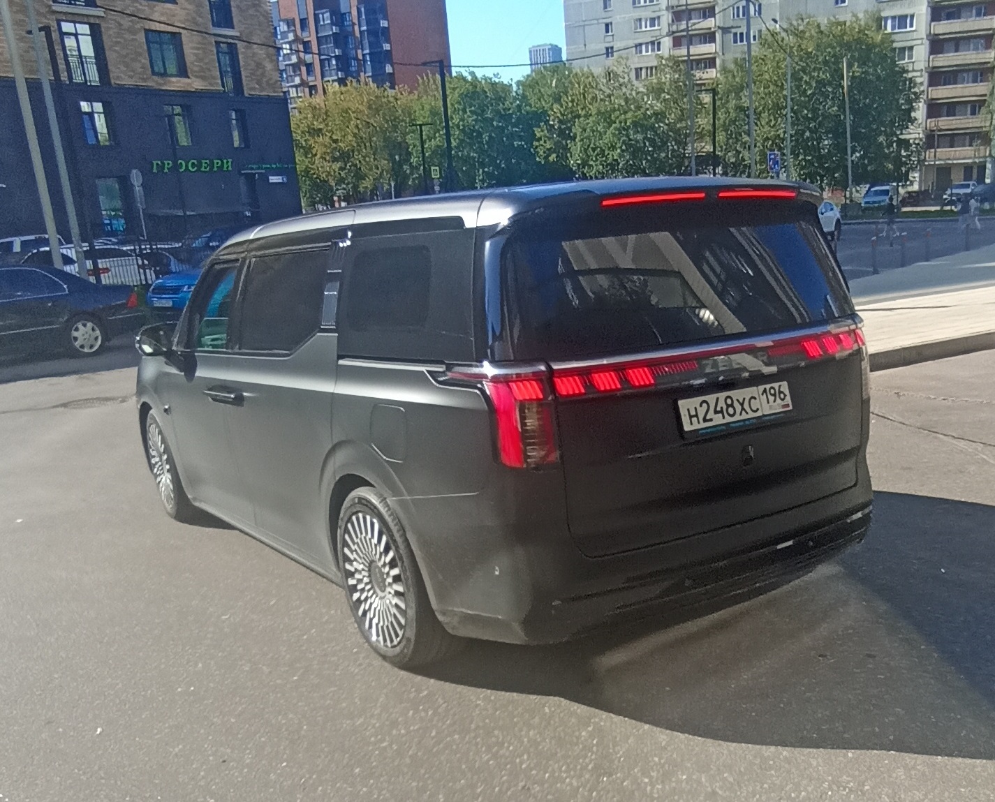 н 248 хс 196, Zeekr 009 1st gen, 2023–