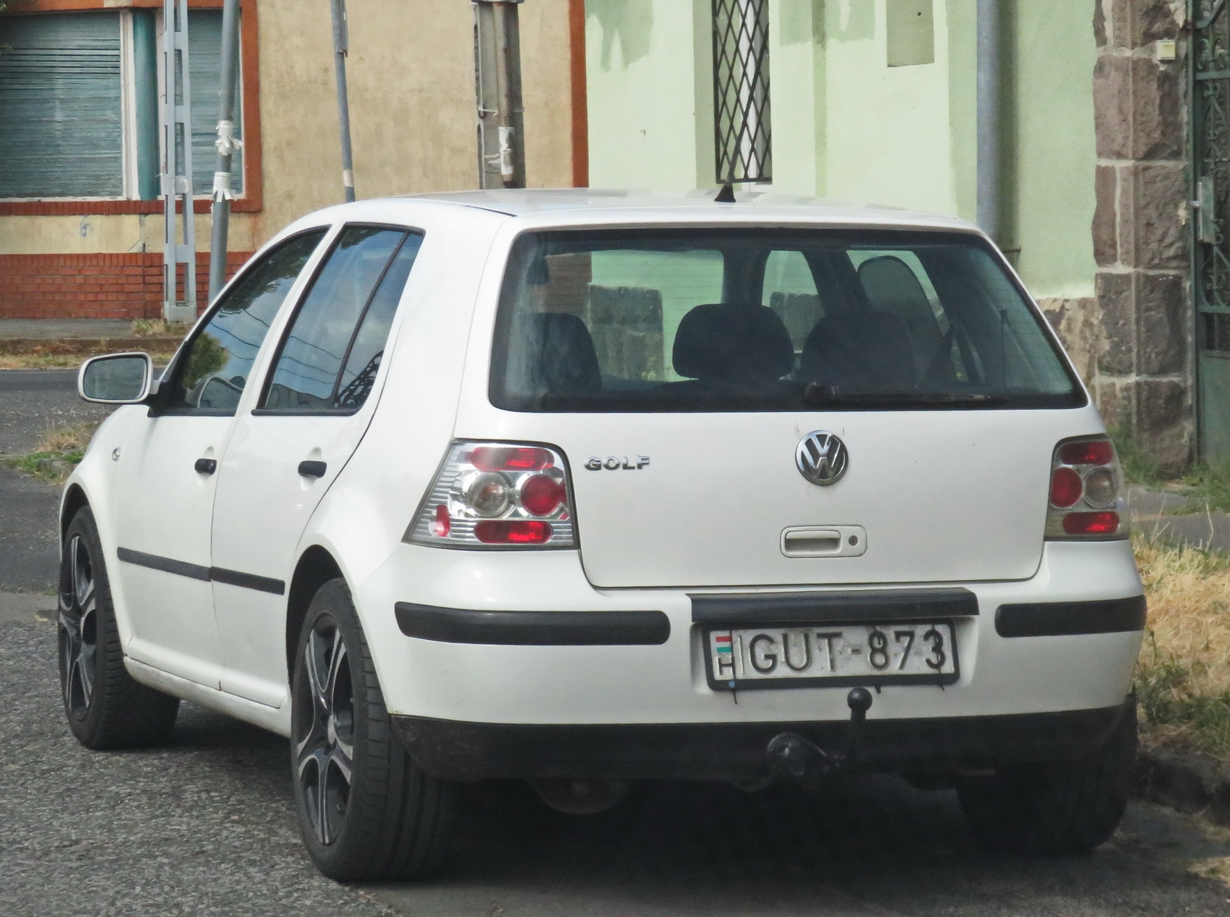 GUT-873, Volkswagen Golf 4th gen 5-door Hatch (1J1), 1997–2003 (–2008 for CN-market)