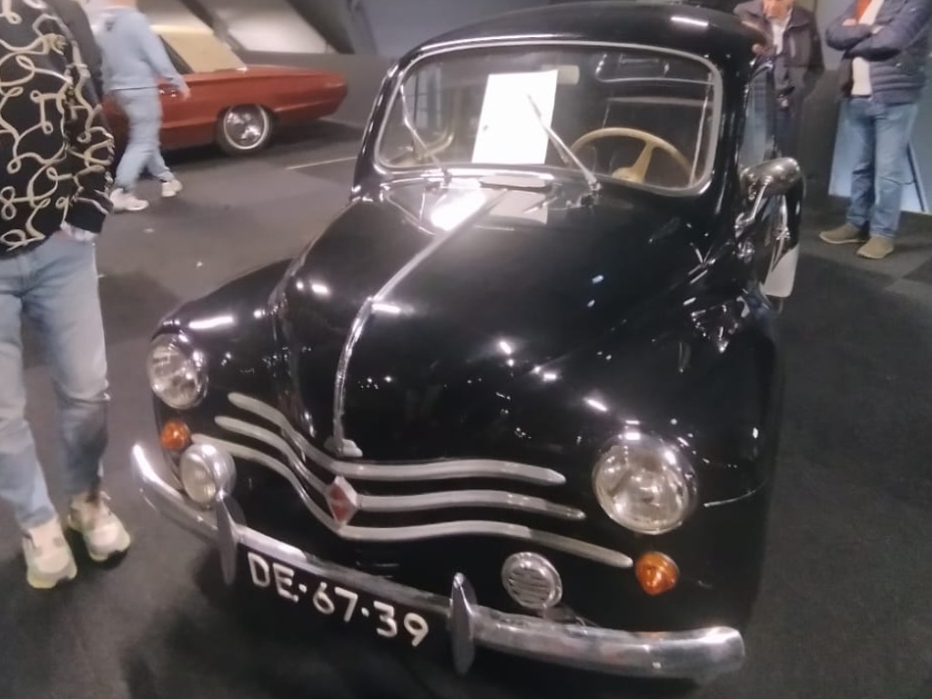 DE-67-39, Renault 4CV 1st gen Sedan (106), 1947–1961