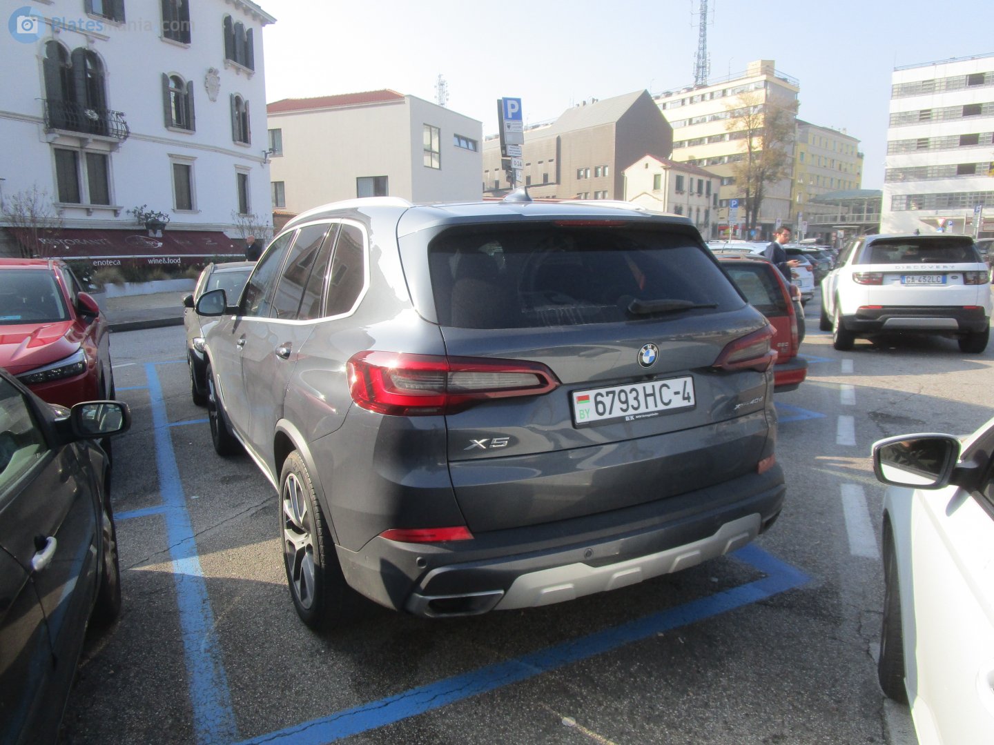 6793 HC-4, BMW X5 